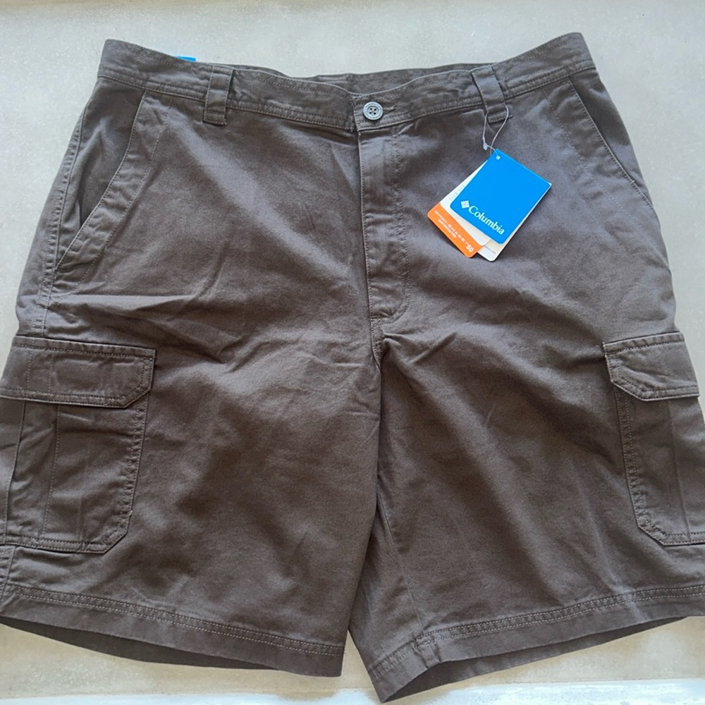Men’s Columbia Modern Classic Omni-Shade Khaki Brown Cargo Shorts Size 38 NWT